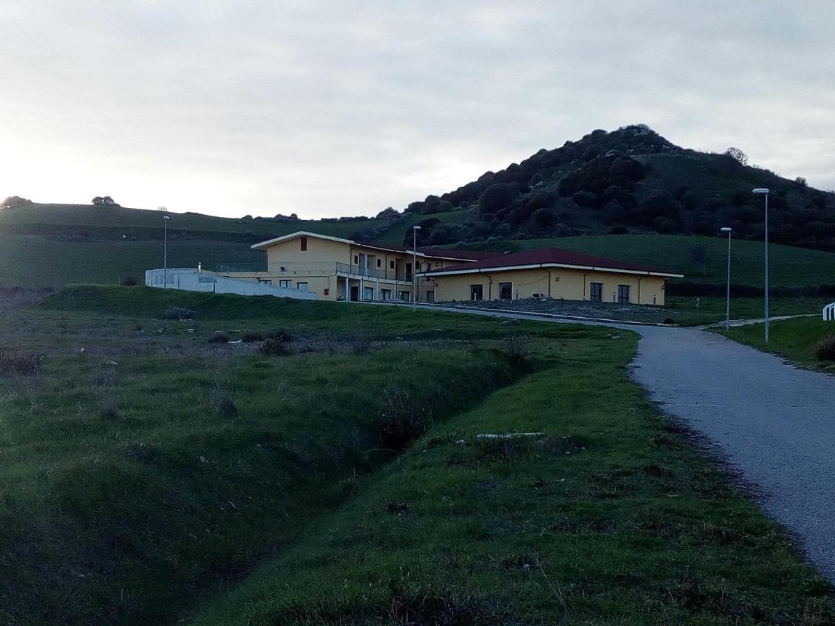 Hotel Bena E Traes Laerru ภายนอก รูปภาพ