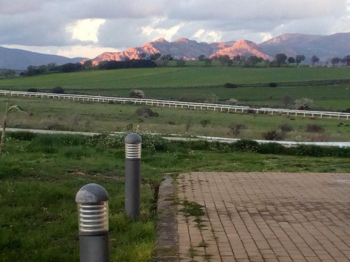 Hotel Bena E Traes Laerru ภายนอก รูปภาพ