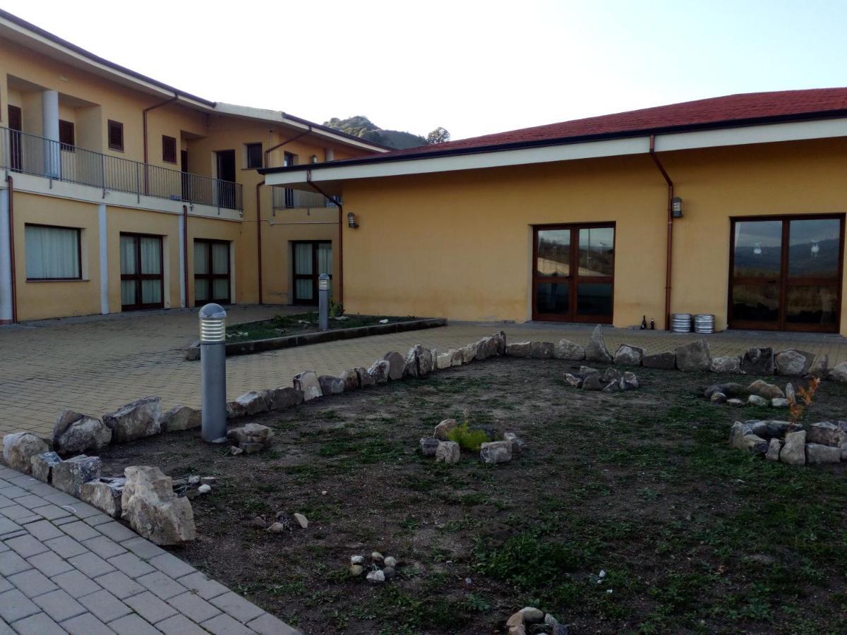 Hotel Bena E Traes Laerru ภายนอก รูปภาพ