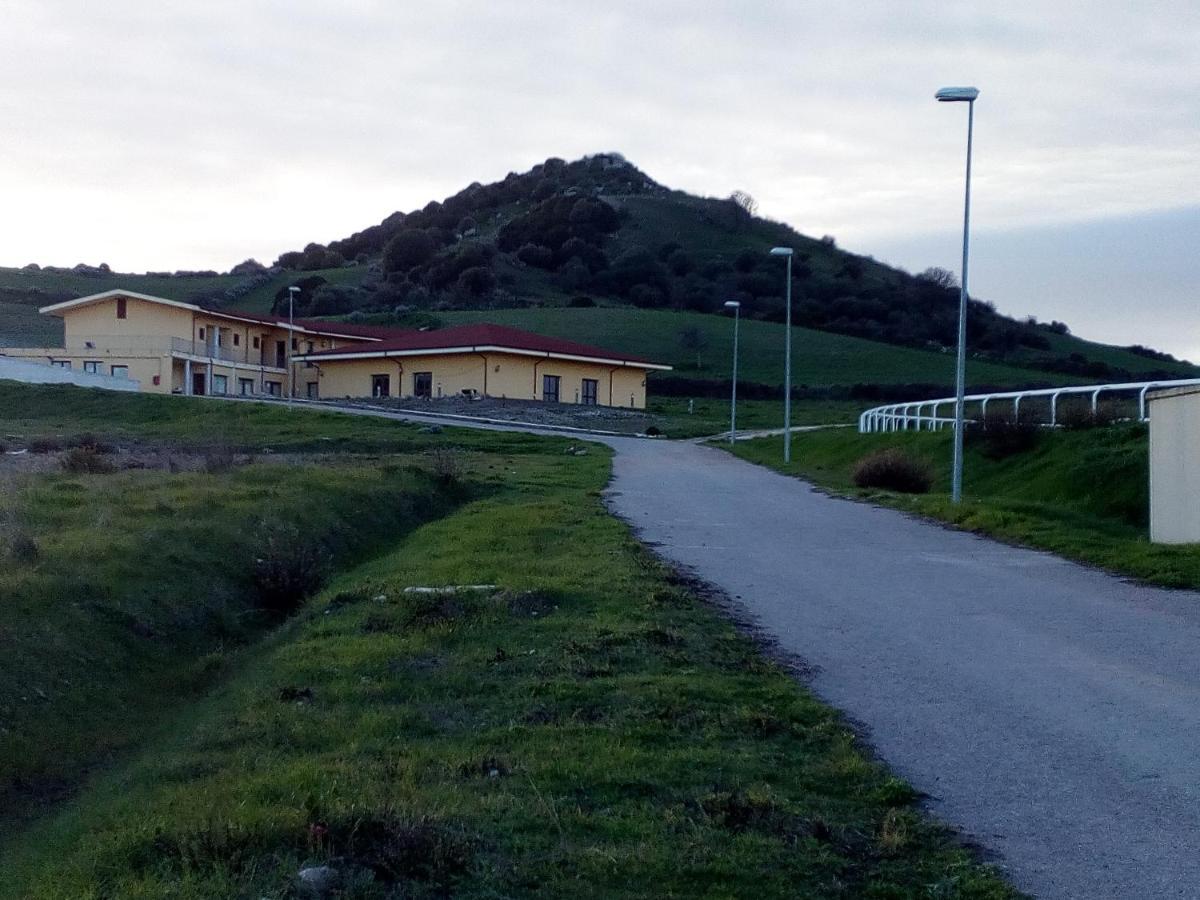 Hotel Bena E Traes Laerru ภายนอก รูปภาพ